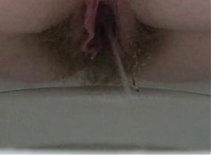 Old hairy pussy pissing close up. A mature bbw with a big ass and pink anal sits on the toilet and urinates. ASMR.