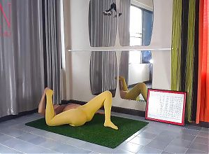 Regina Noir. Yoga in yellow tights doing yoga in the gym. A girl without panties is doing yoga. 2